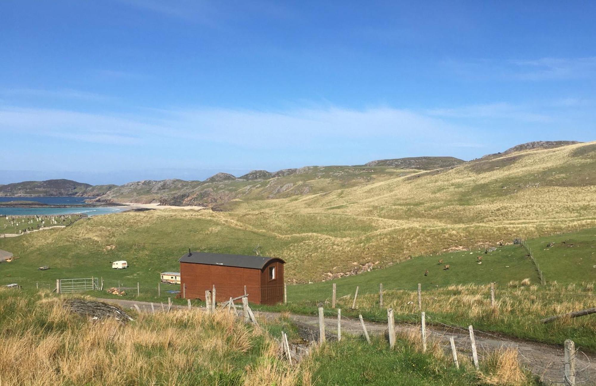 Eco Crofters Wagon By The Beach Oldshoremore Buitenkant foto